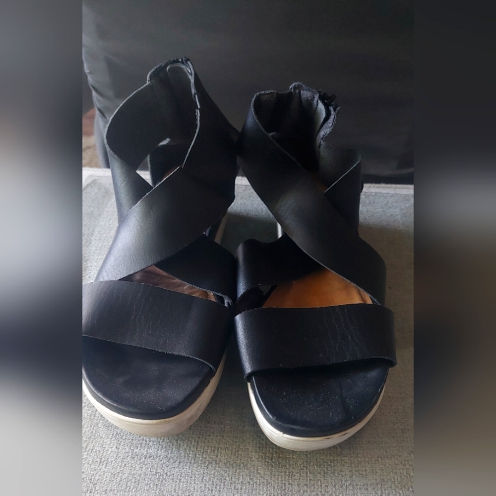 Universal Thread Black Sandals Minimalist Style